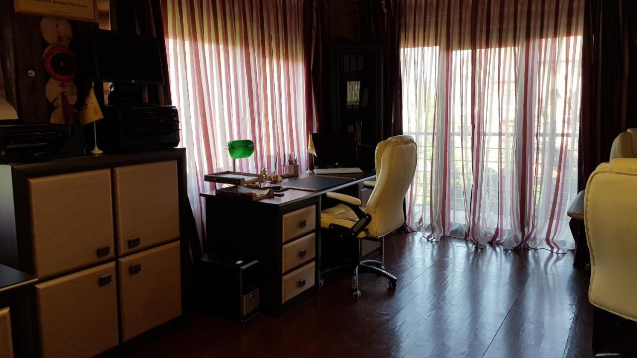 Luxury Apartments With Pool And Sauna In The Villa 切尔诺夫策 外观 照片