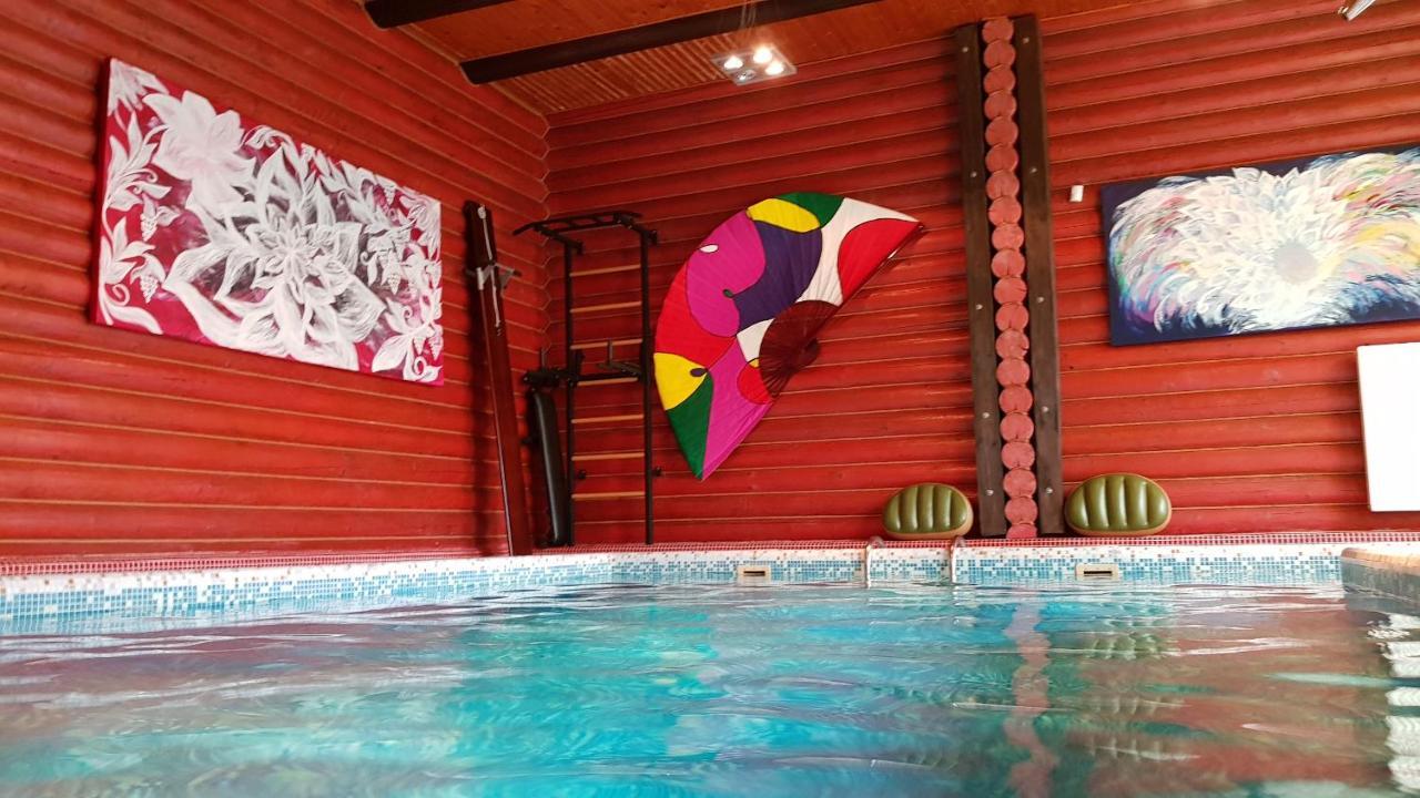 Luxury Apartments With Pool And Sauna In The Villa 切尔诺夫策 外观 照片